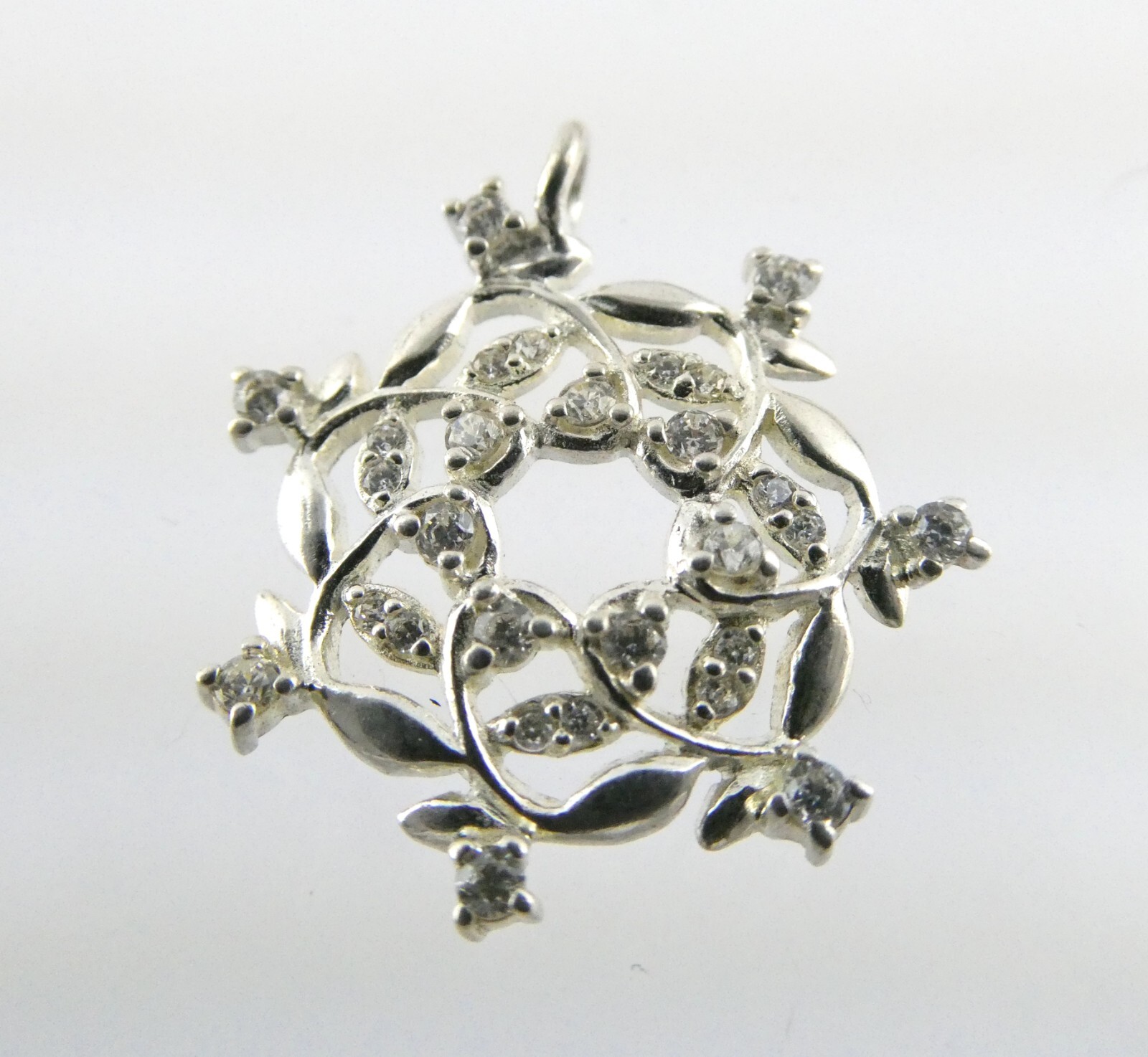 Sterling Silver White Crystal Woven Wreath Pendant 1.4g .5 Inches