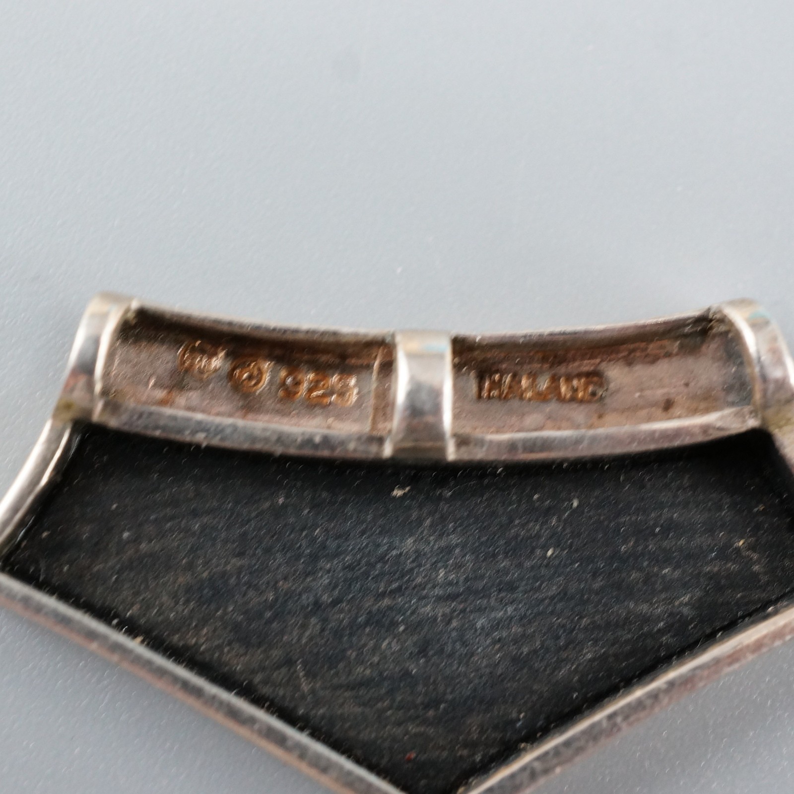 Vintage Sterling Silver 925 SU Thailand Shield Pendant for Cord/Chain 5.6g 2″