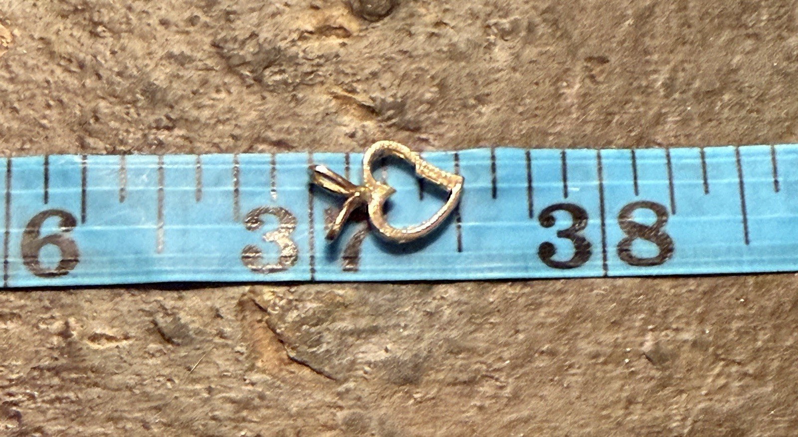 Vintage 14k Yellow Gold Diamond Cut Heart Charm Pendant 0.6g 1/2 Inch X 3/8 In