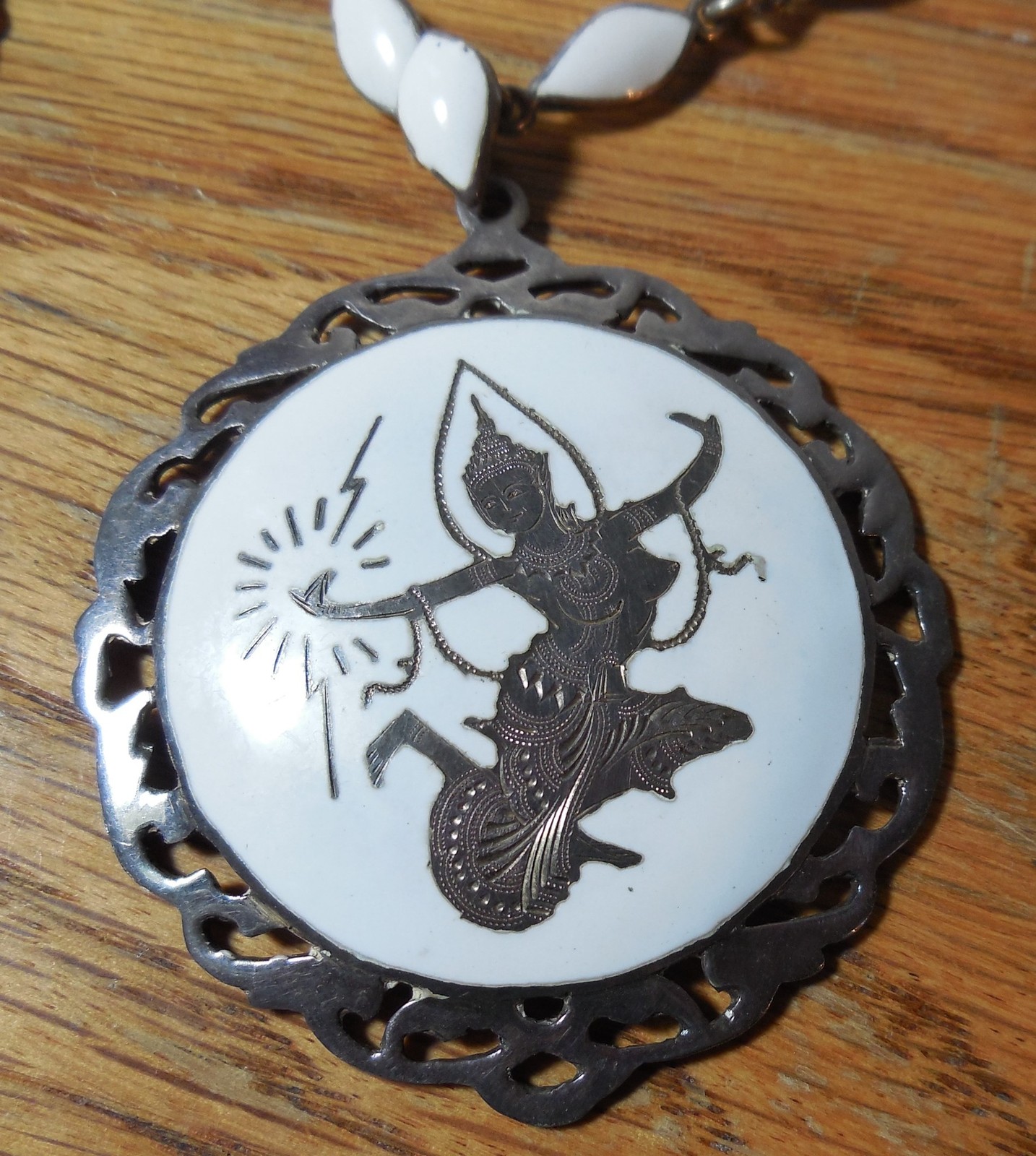 A VINTAGE SIAM WHITE ENAMEL STERLING SILVER NECKLACE WITH DANCER PENDANTS