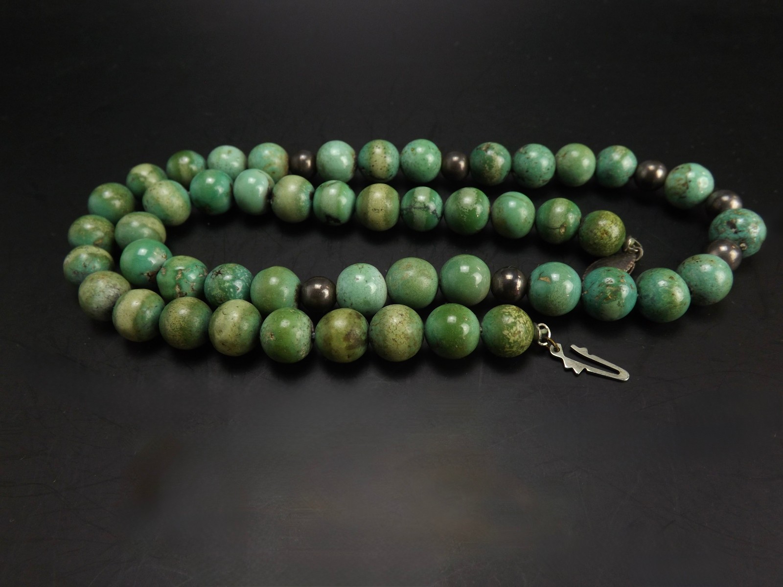 Antique/Vintage Natural Sage Green Turquoise & Silver Bead Necklace 18″, 38.3 gr