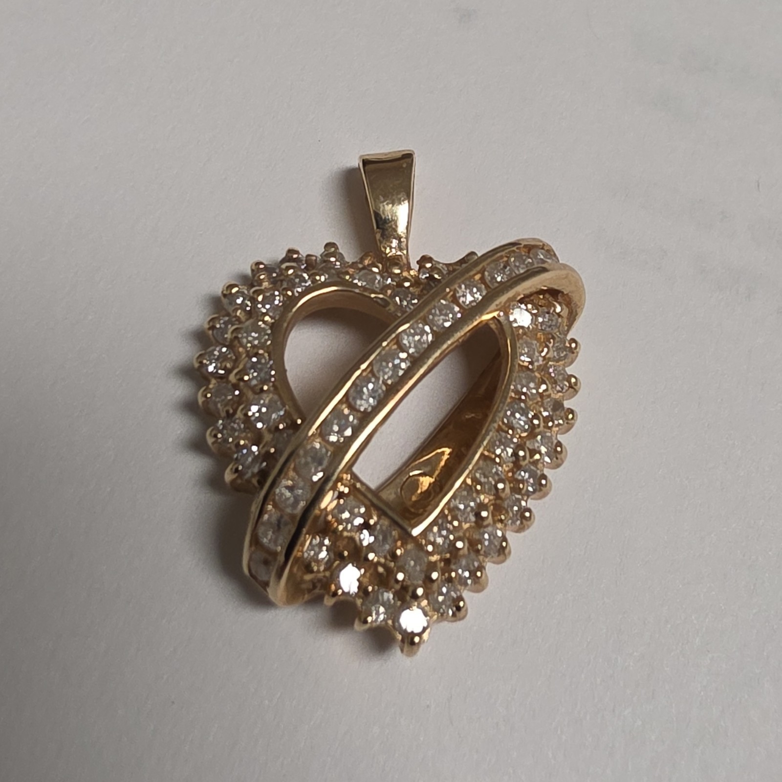 10k Yellow Gold Diamond Heart Pendant 4 grams