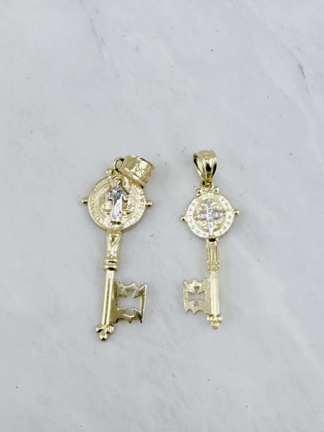 10k gold pendant San Benito Pendant St Benedict medallion – Medalla en oro