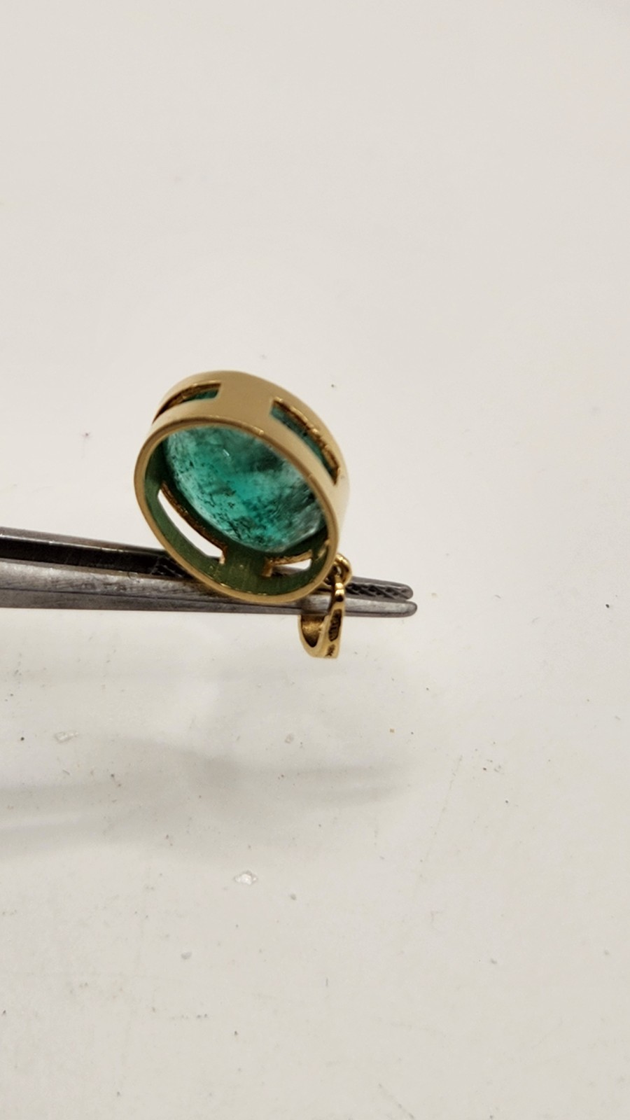 Pendiente en oro de 18k con Esmeraldas Colombianas Naturales 11,20 Cts