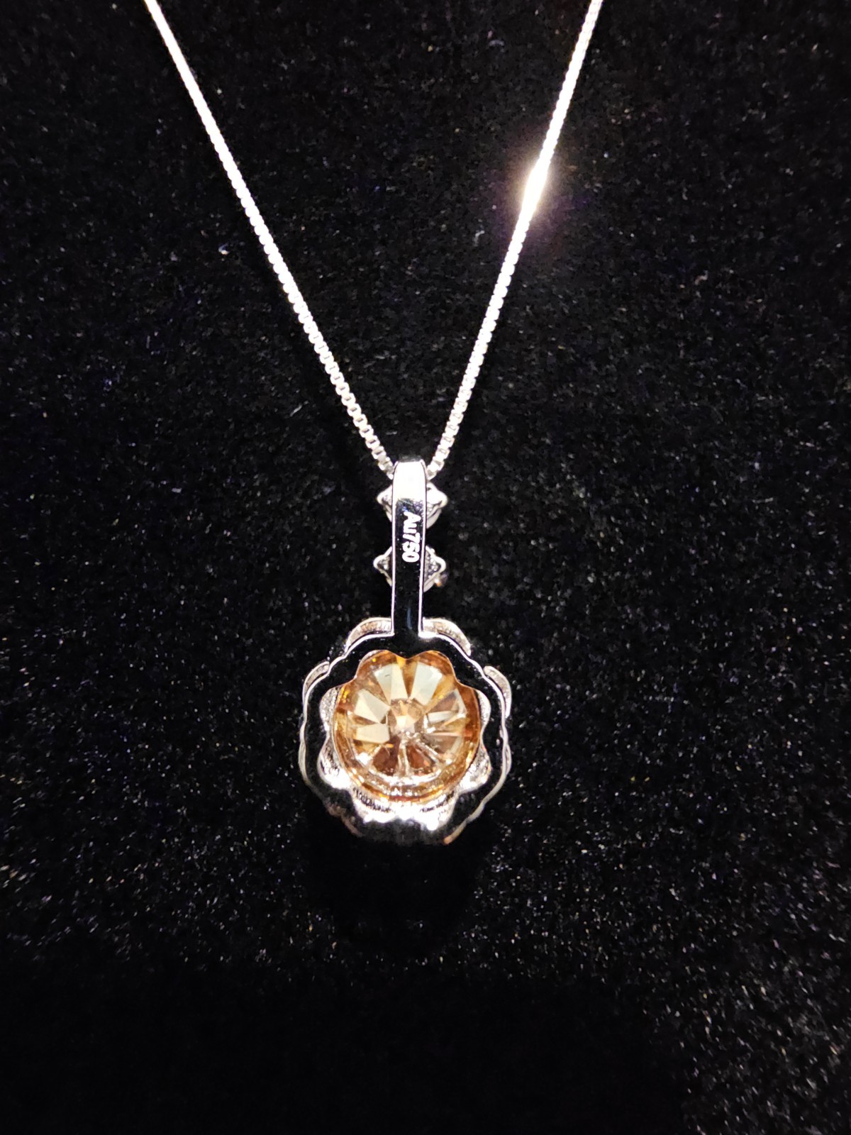 1 Carat Orange Moissanite Pendant AU750 18k White Gold (pendant Only)