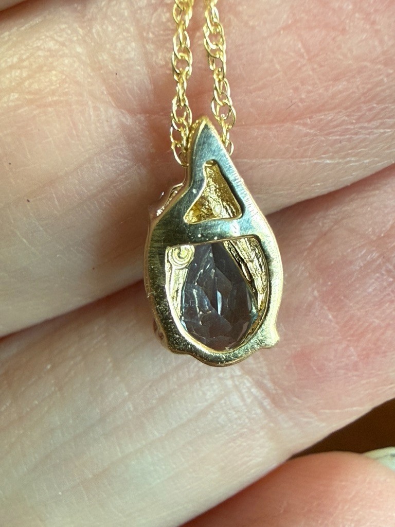 14K Yellow Gold 16″ Necklace with 8x5mm Blue Topaz & Small Diamond 2 grams