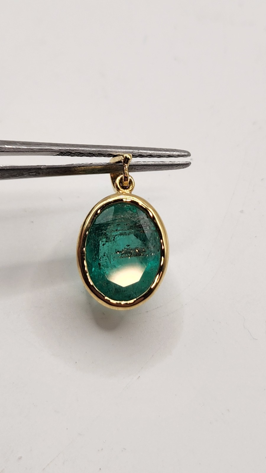 Pendiente en oro de 18k con Esmeraldas Colombianas Naturales 11,20 Cts