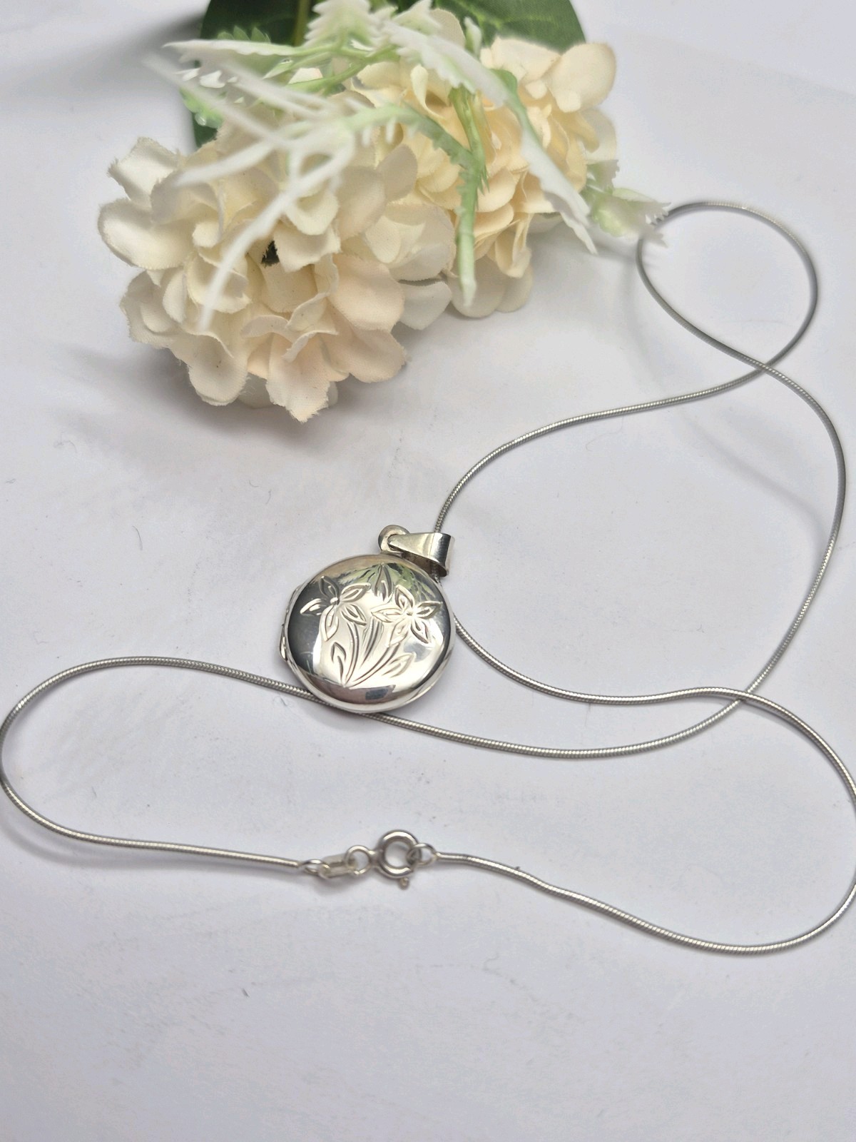LOCKET – Small Sterling Silver Round Double Photo Locket And Chain. Necklace.