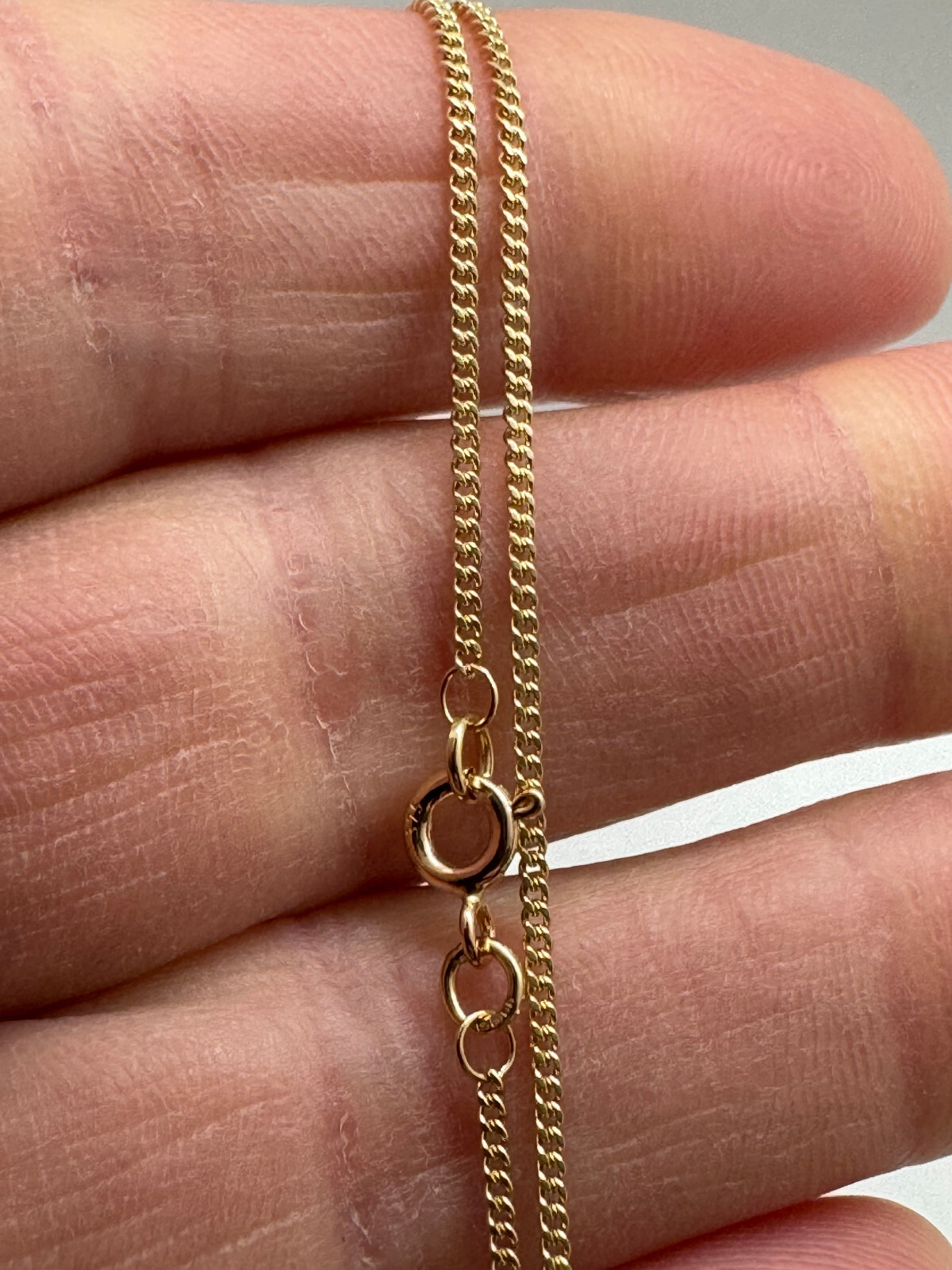 9ct Yellow Gold 1.4mm Filed Edge Curb Link Chain 28″ / 70cm (G16FC)