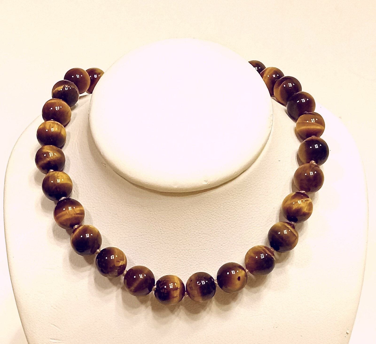 8.0 mm TIGER EYE NECK 18″ Vibrant Golden Honey Color. Sterling Clasp. KNOTTED