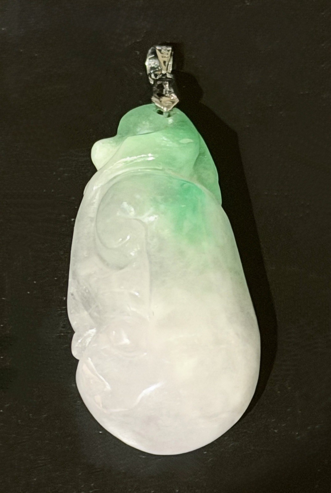 Antique Jade Pendent with 18K White Gold Clasp