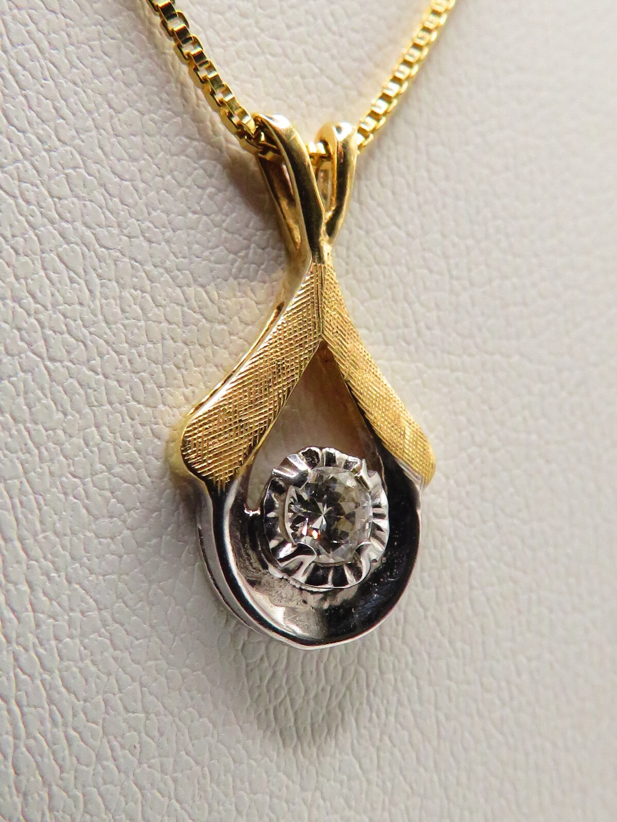 LOVELY 14K YELLOW & WHITE GOLD PENDANT ¾” LONG w 1 RBC DIAMOND*
