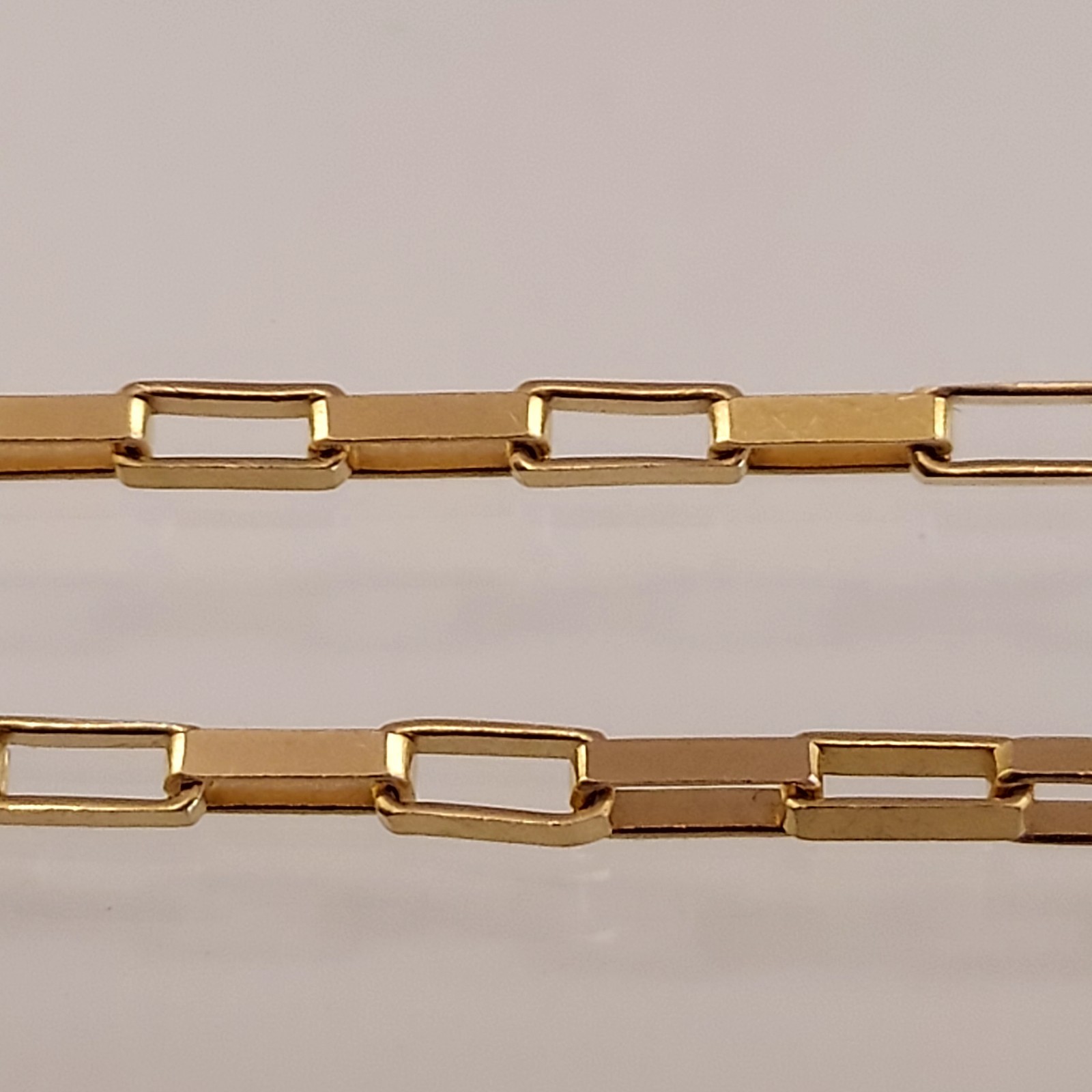 Vintage 14k Italy Square Link Chain. 18″ Length. 2mm Width. 7.5 Grams.