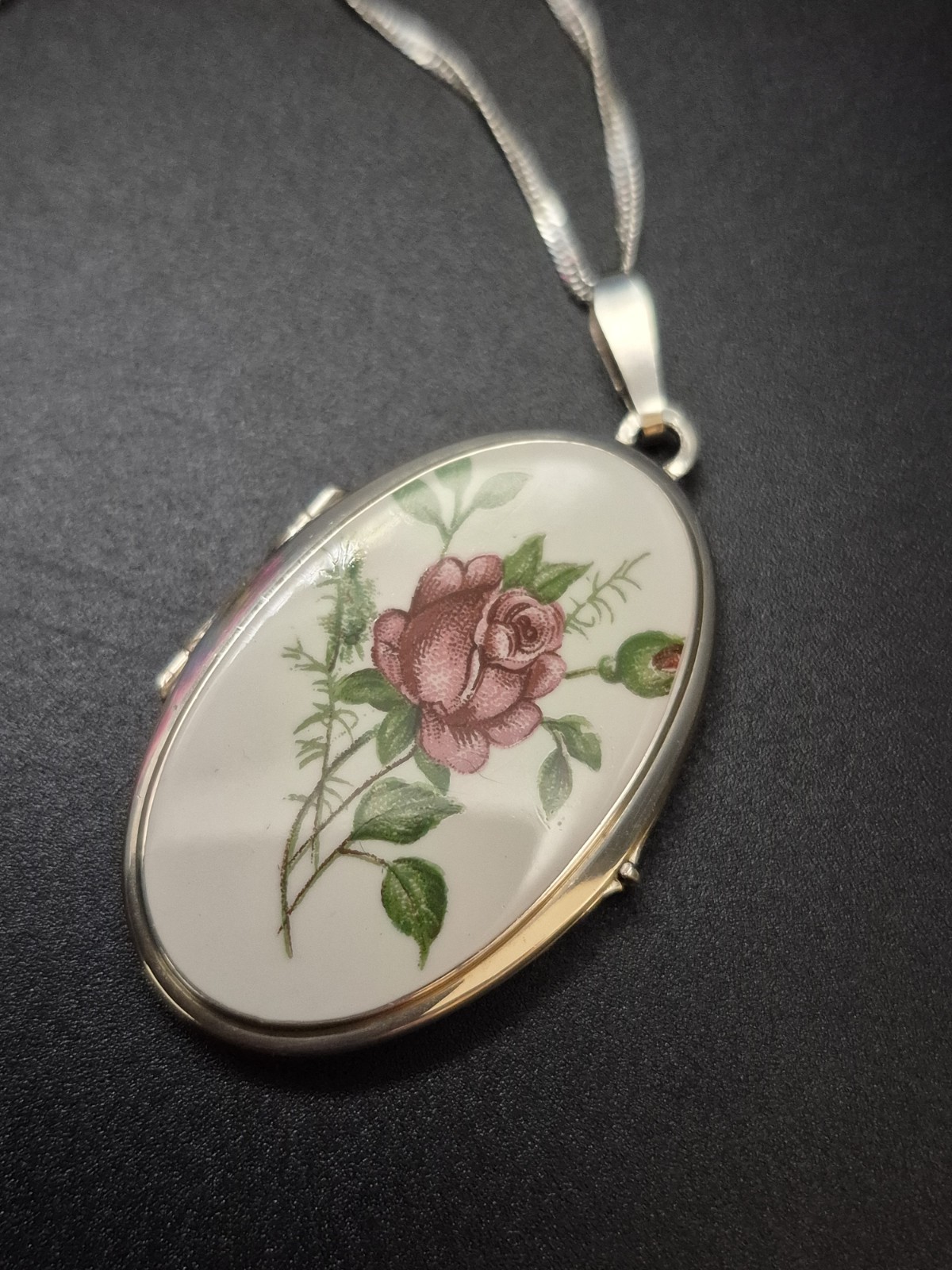 LOCKET – Sterling Silver Enamel Floral Double Photo Locket And Chain. Necklace.
