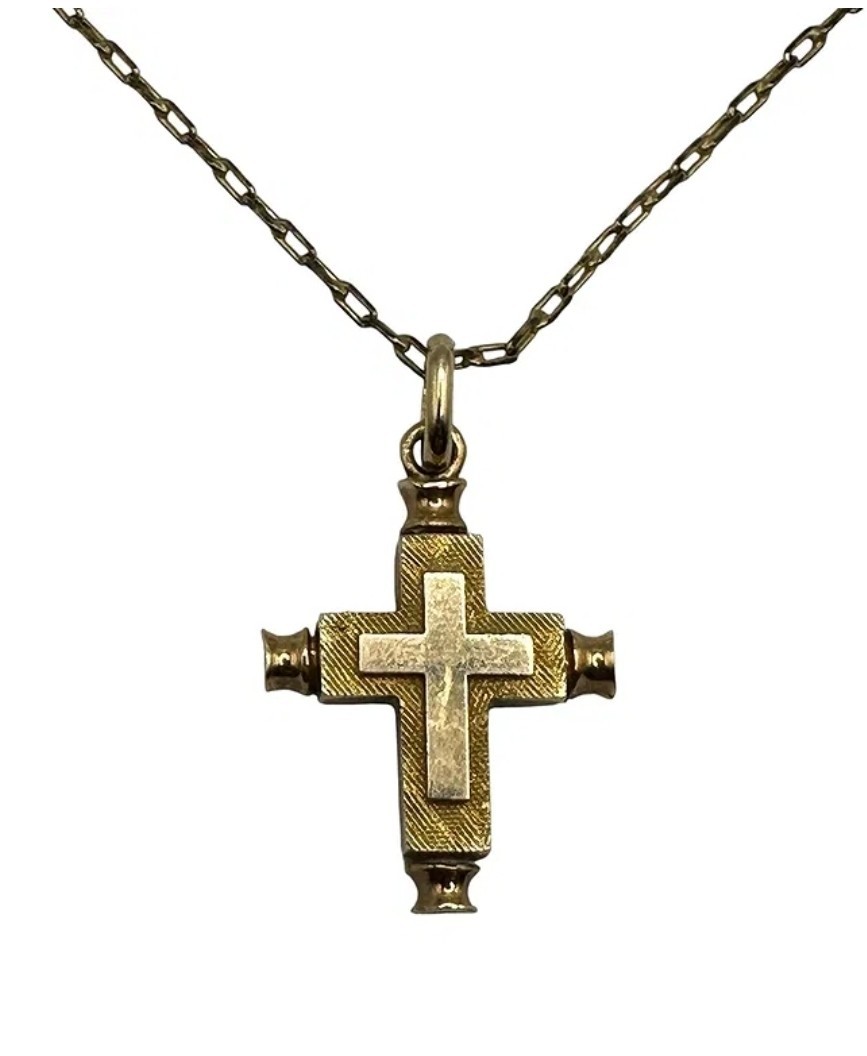 14 Karat Yellow Gold Large Cross Pendant 4.4g With Chain