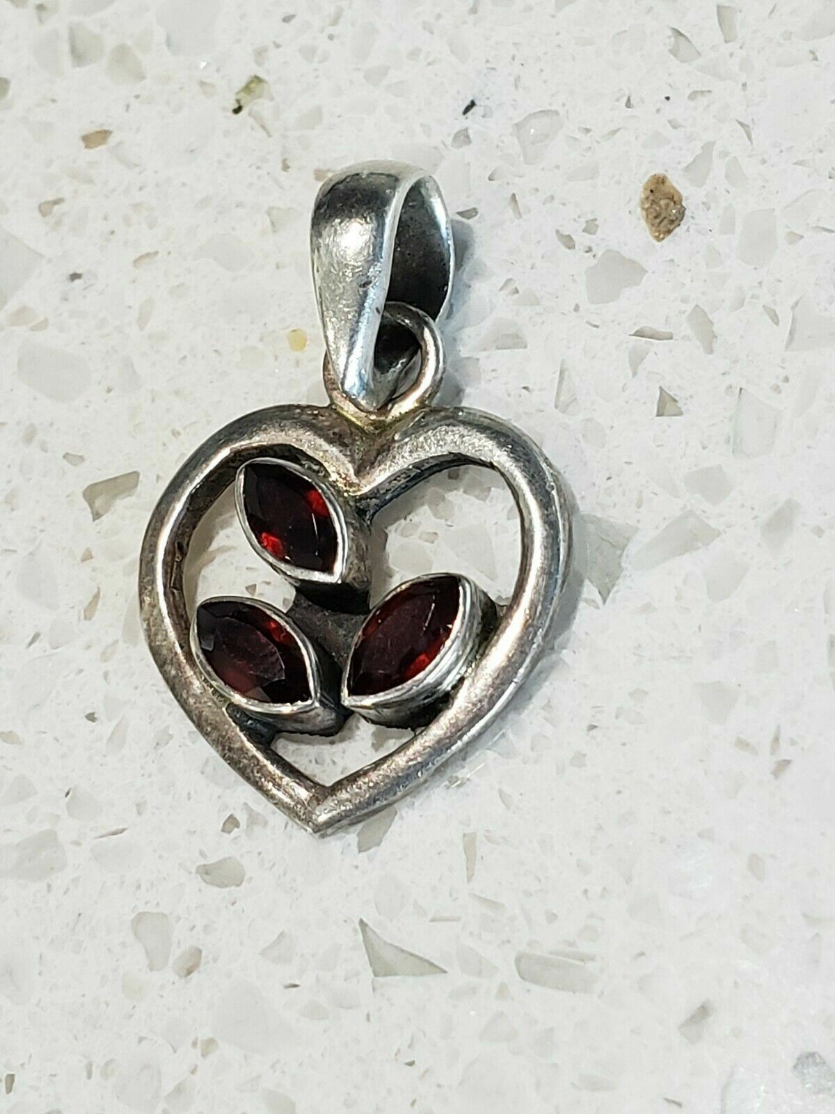 BEAUTIFUL sterling silver 925 garnet gem heart pendant necklace