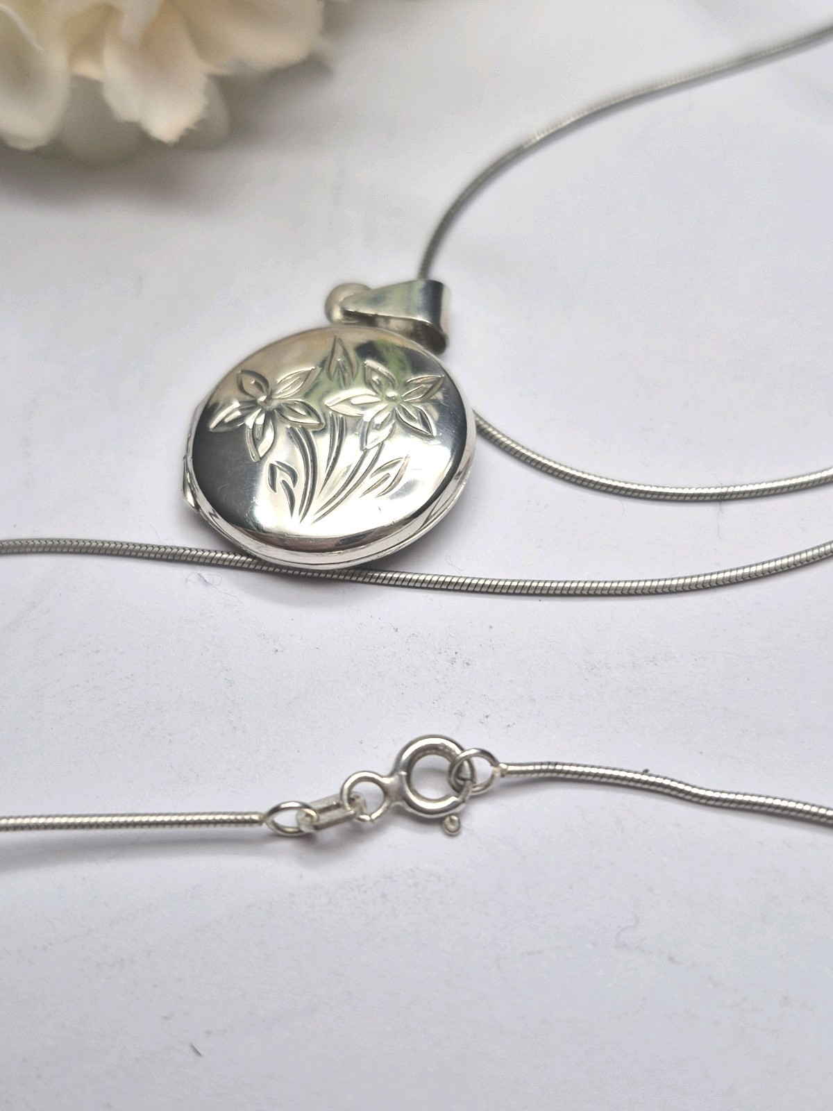 LOCKET – Small Sterling Silver Round Double Photo Locket And Chain. Necklace.