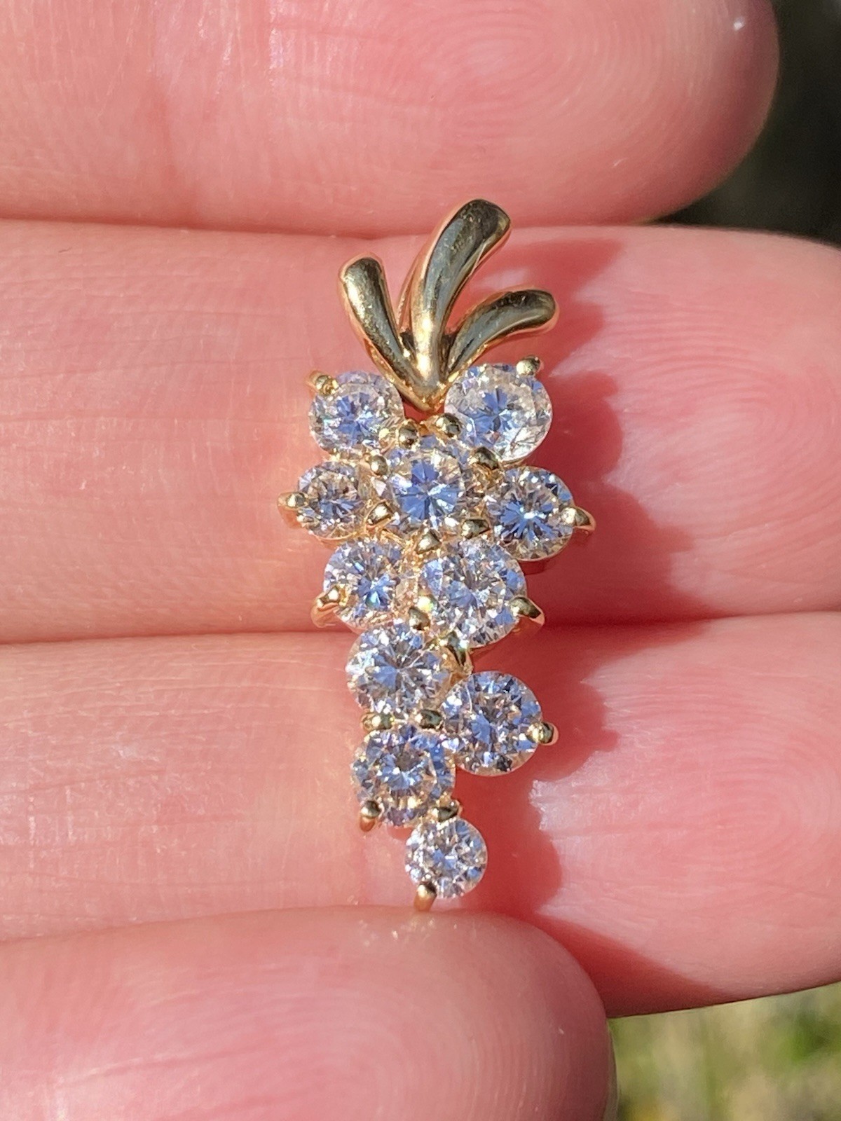 Stunning 18K Yellow Gold 1.50CTW 100% Natural Quality Diamond Pendant