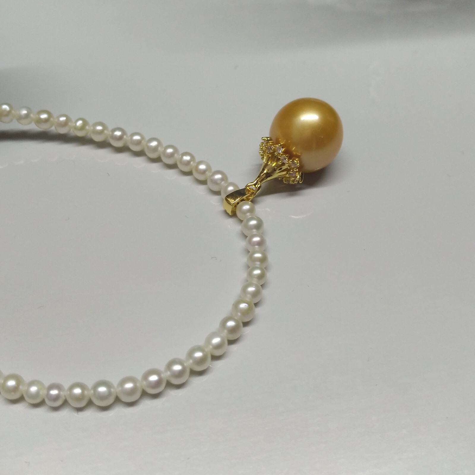 Trendy South Sea Real White Pearl Necklace +11-10mm Round Golden Pendant 14KGP