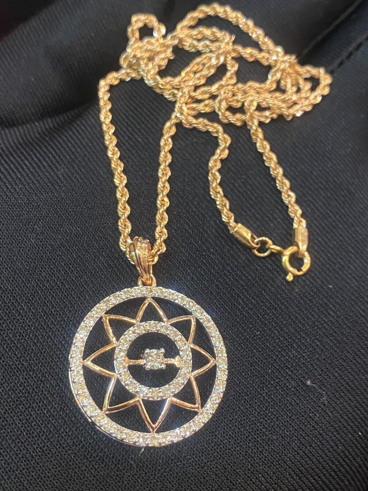 Stunning 1.22 TCW Round Brilliant Cut Diamonds Medallion Chain Necklace 14K Gold