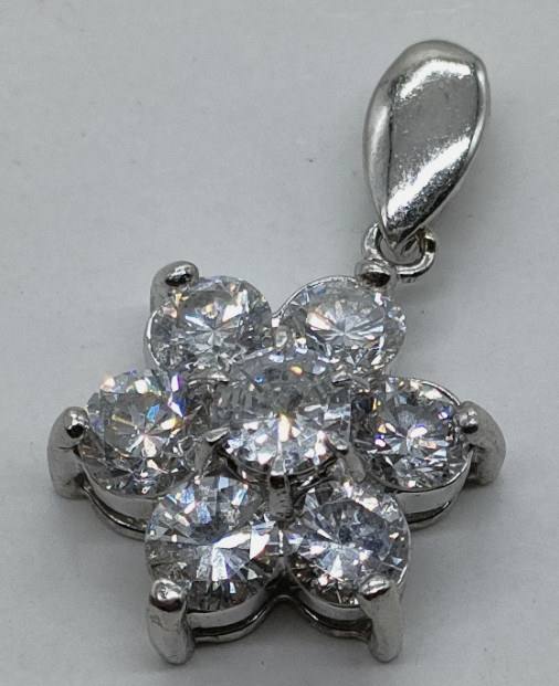 Elegant Platinum Pt900 Diamond Flower Cluster Pendant | 2.01ct Natural Diamonds
