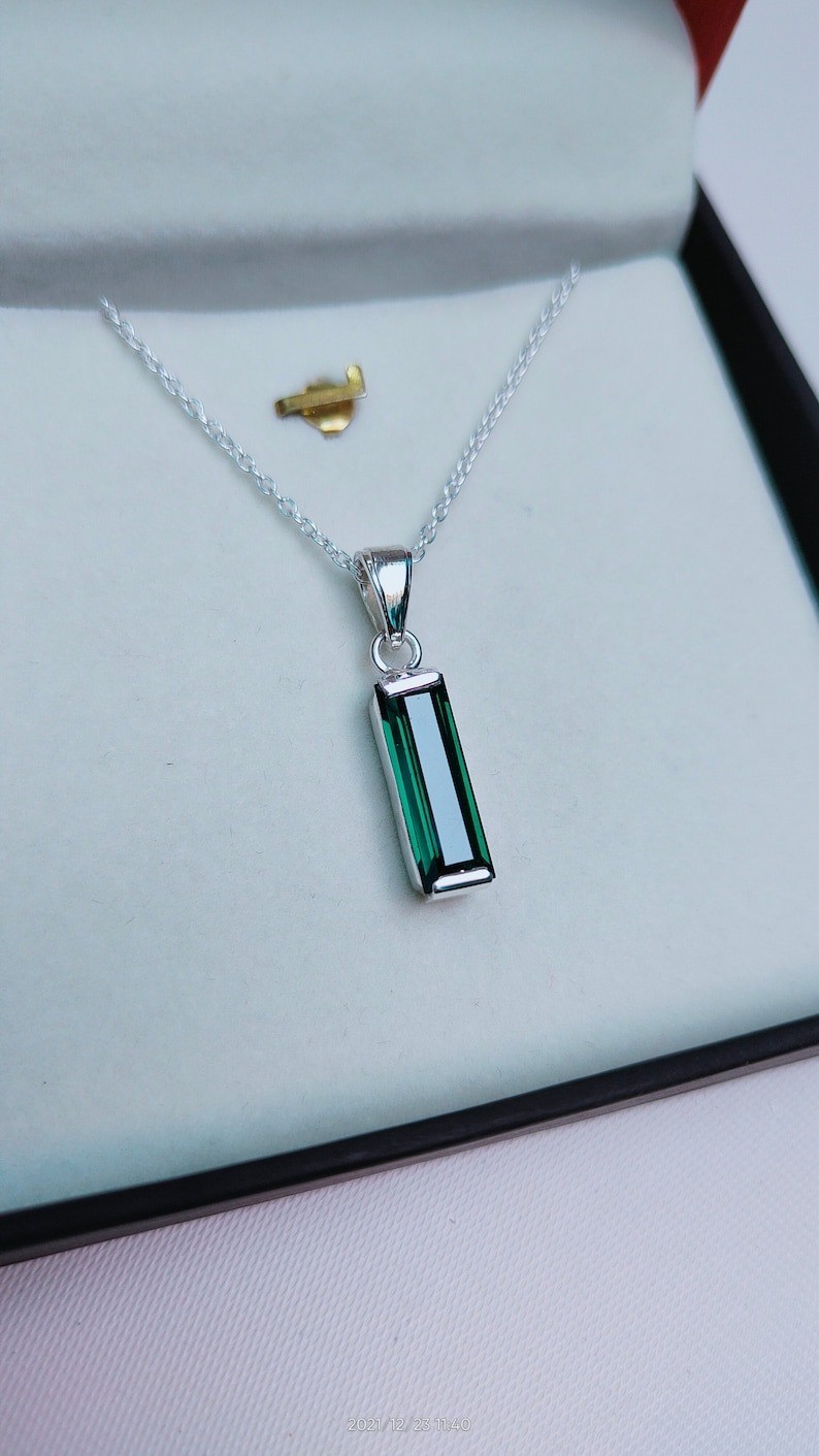 Natural Teal Green Sapphire 18 Ct 925 Silver Pendant Certified Loose Gemstone