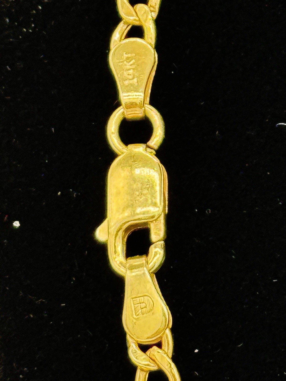 14K Yellow Gold Figaro Chain Necklace 4.9 Grams 23.5 in. Long 2 mm.