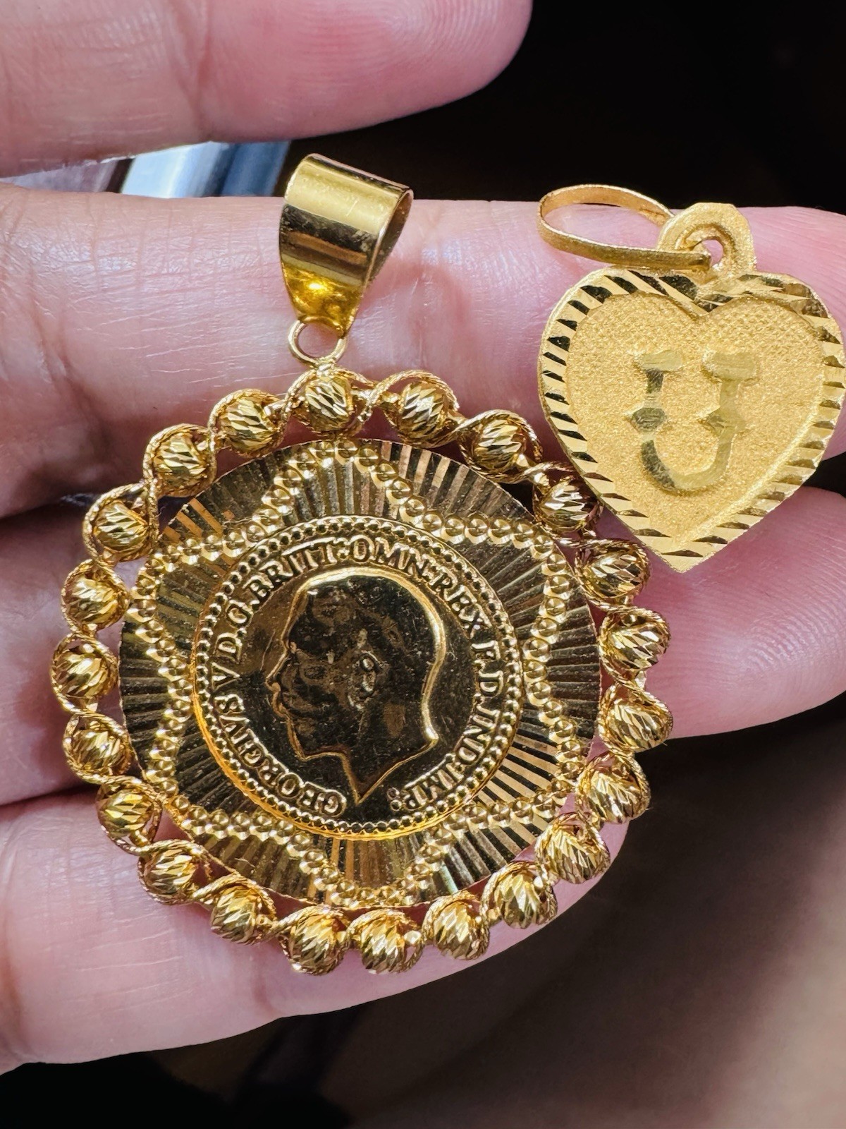 22K 916 Real Gold Two Set of Pendant 22K Heart & 21K Coin Round 6.63g
