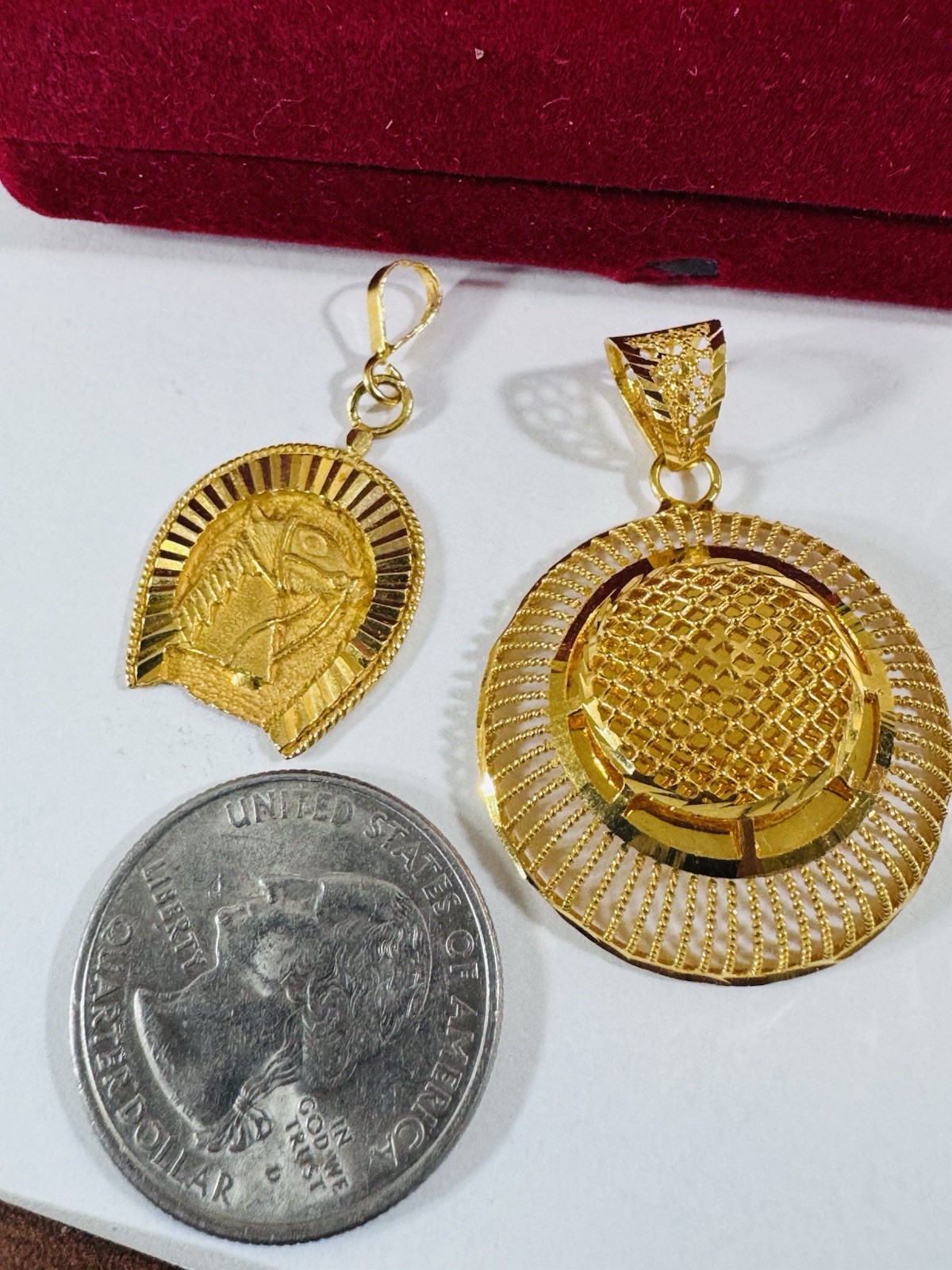 RARE Gold Two Set of Pendant 21K Horseshoe & 22K Round 7.9g