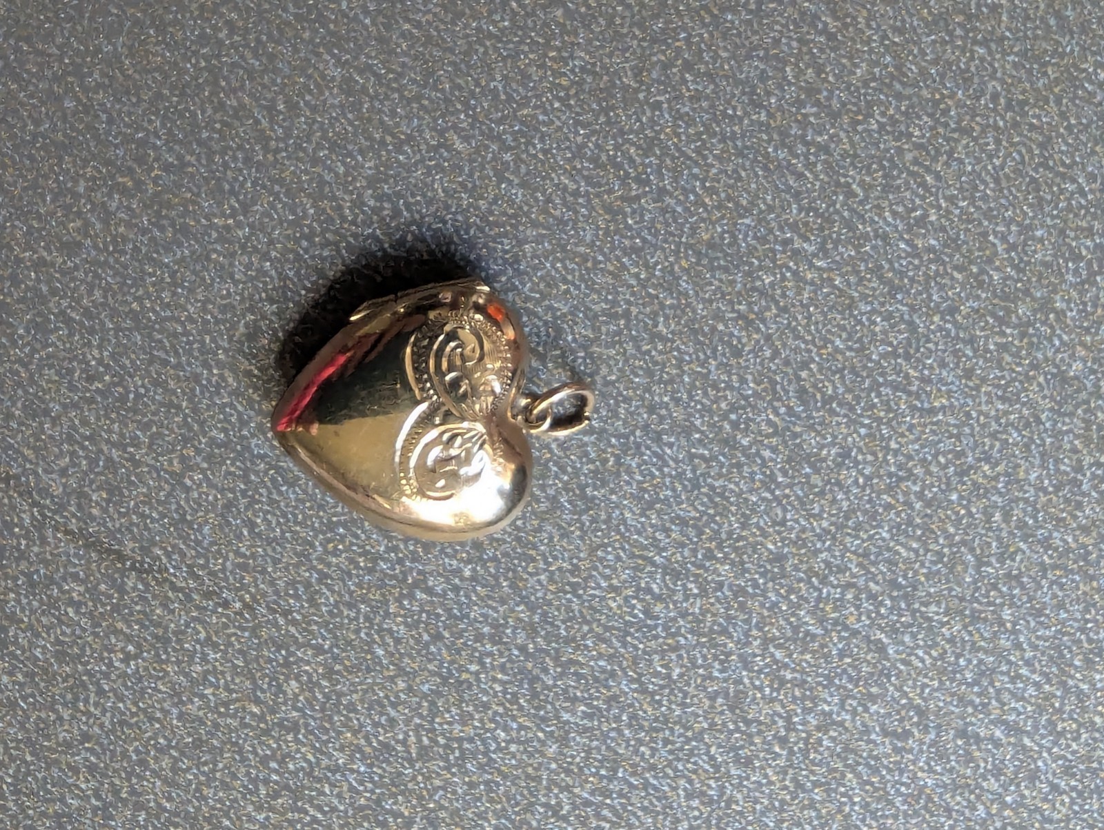 9ct Gold – vintage – BK & Ft Heart Locket Engraved detail used 2.4g