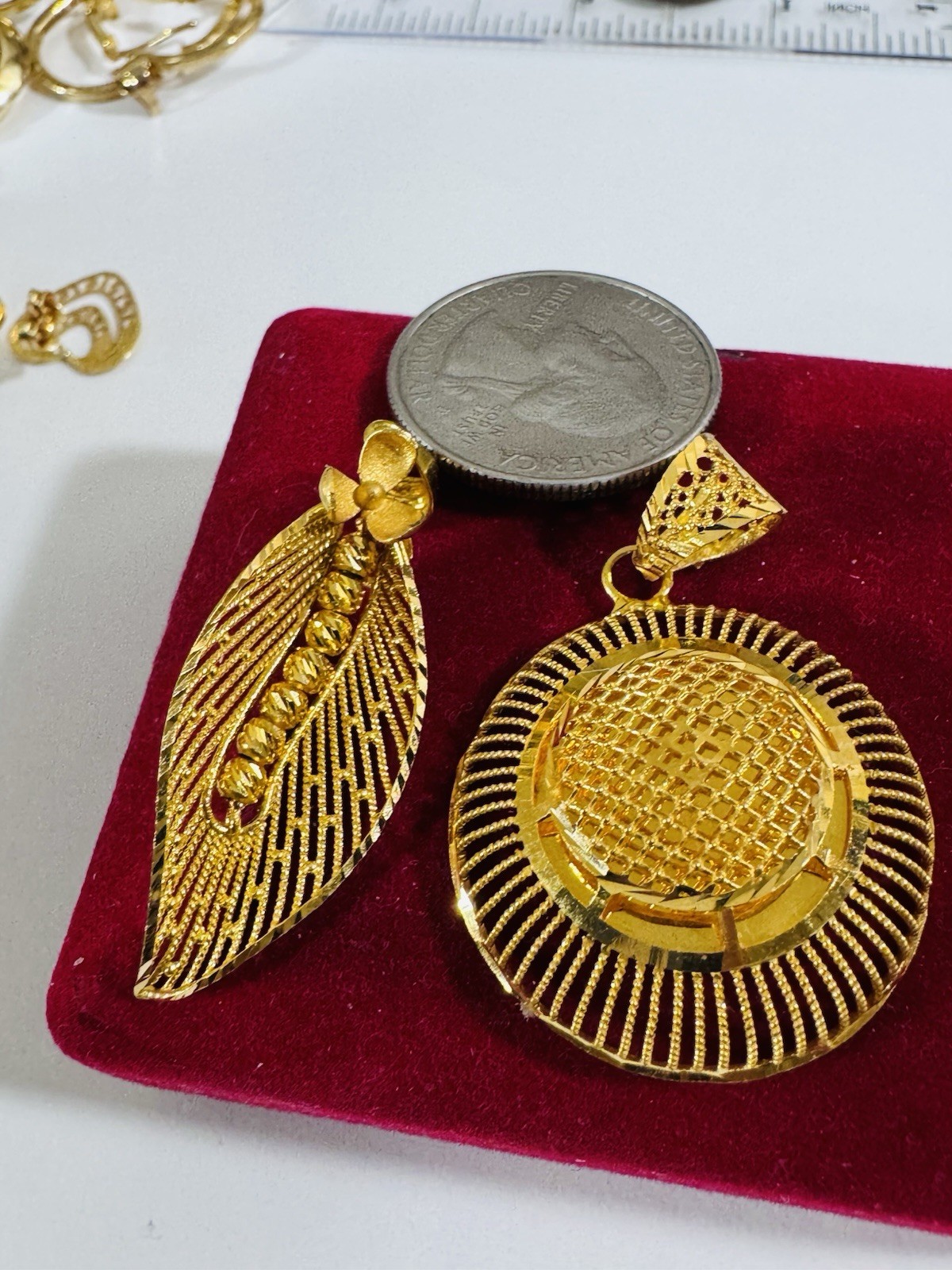 22K 916 22C Real Gold Two Set of Pendant 1 x Left Flower & 1x Round 8g