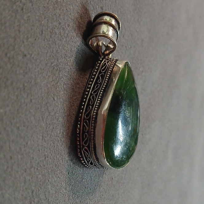 Handmade in India 925 Sterling Silver Teardrop Nephrite Jade Pendant