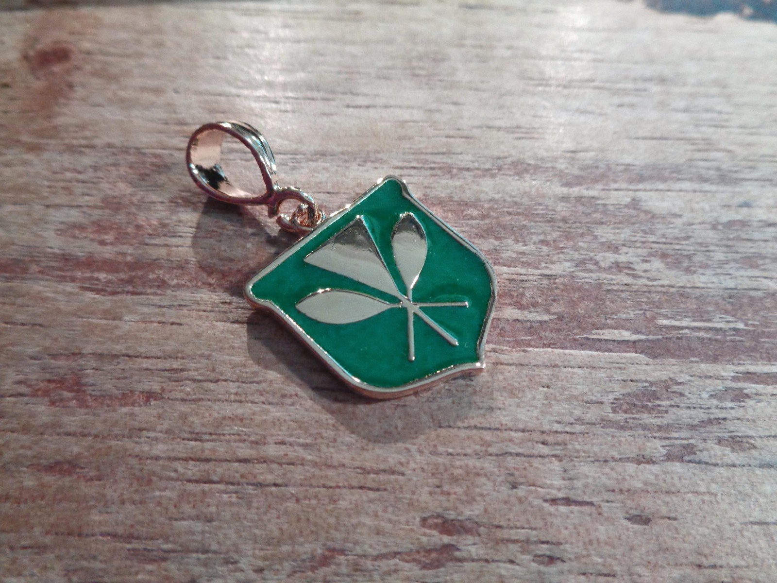24MM 14K YG-PLATED 925 SILVER HAWAIIAN KANAKA MAOLI GREEN ENAMEL SHIELD PENDANT