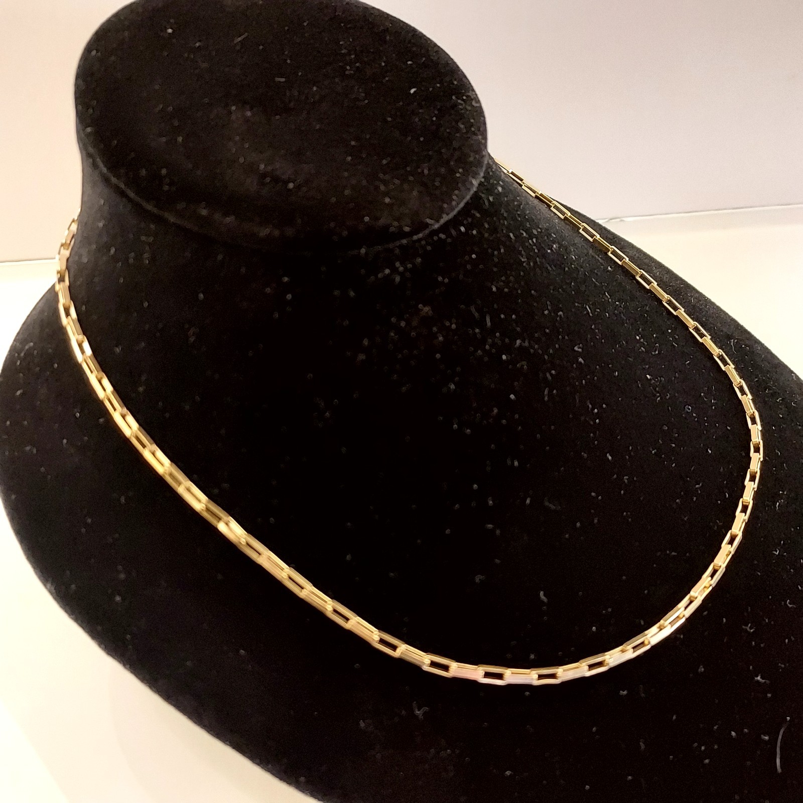 Vintage 14k Italy Square Link Chain. 18″ Length. 2mm Width. 7.5 Grams.