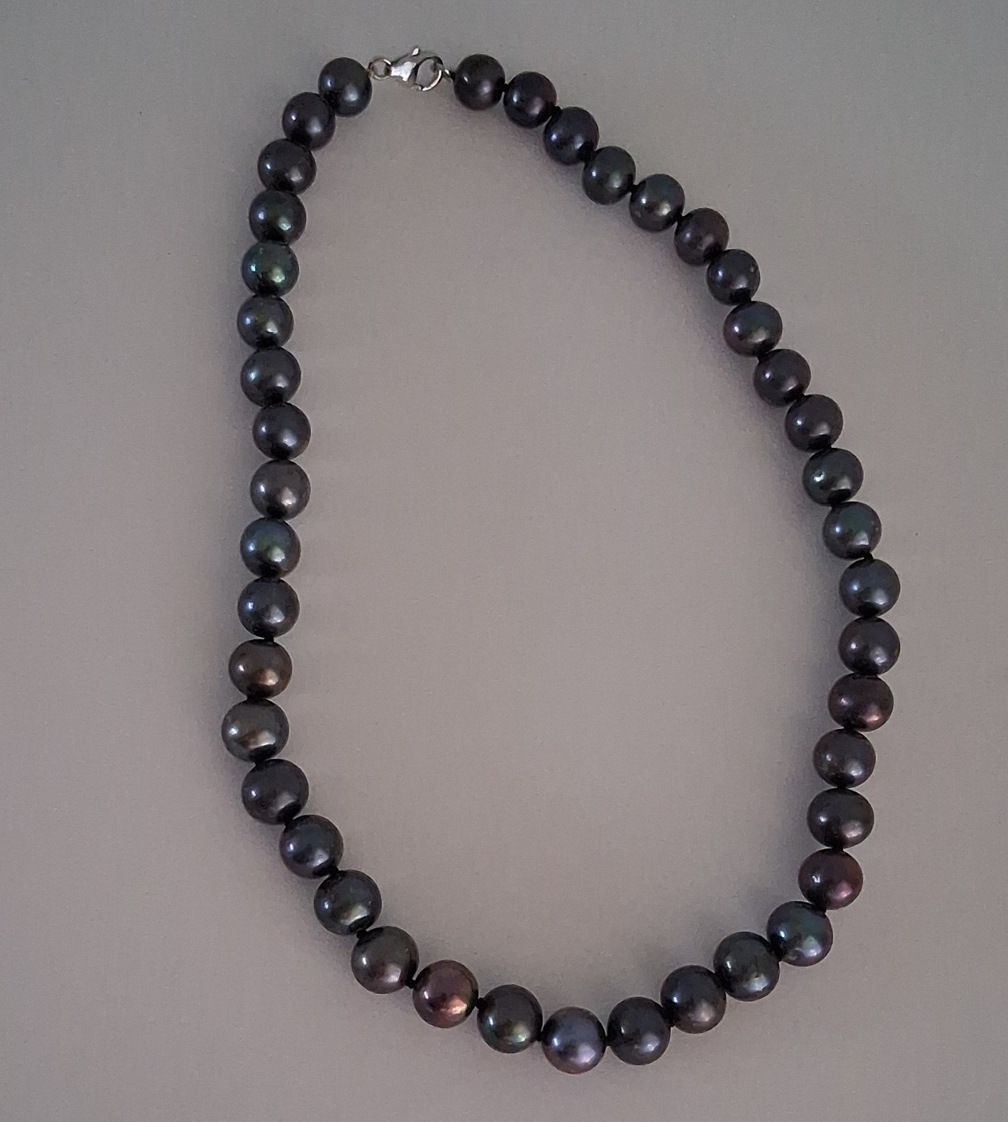 Peacock Rainbow Round Cultured Pearls Necklace 18″ With 925 Silver Clasp