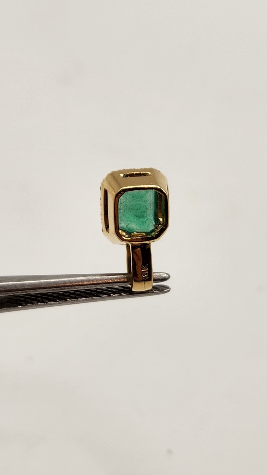 Pendiente en oro de 18k con Esmeraldas Colombianas Naturales, Diamantes Marquesa