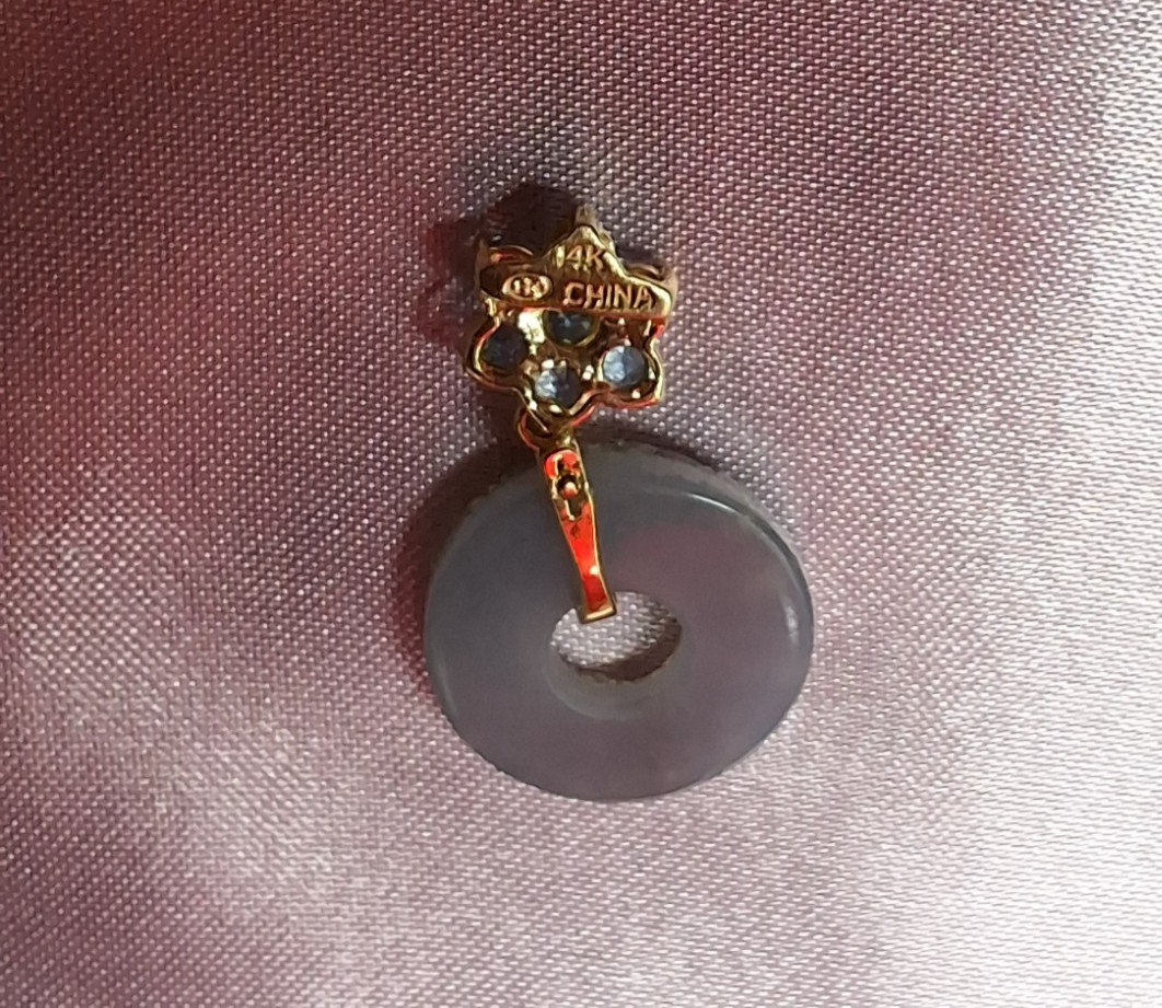Beautiful 14k blue topaz & druzy quartz pendant 2.0g