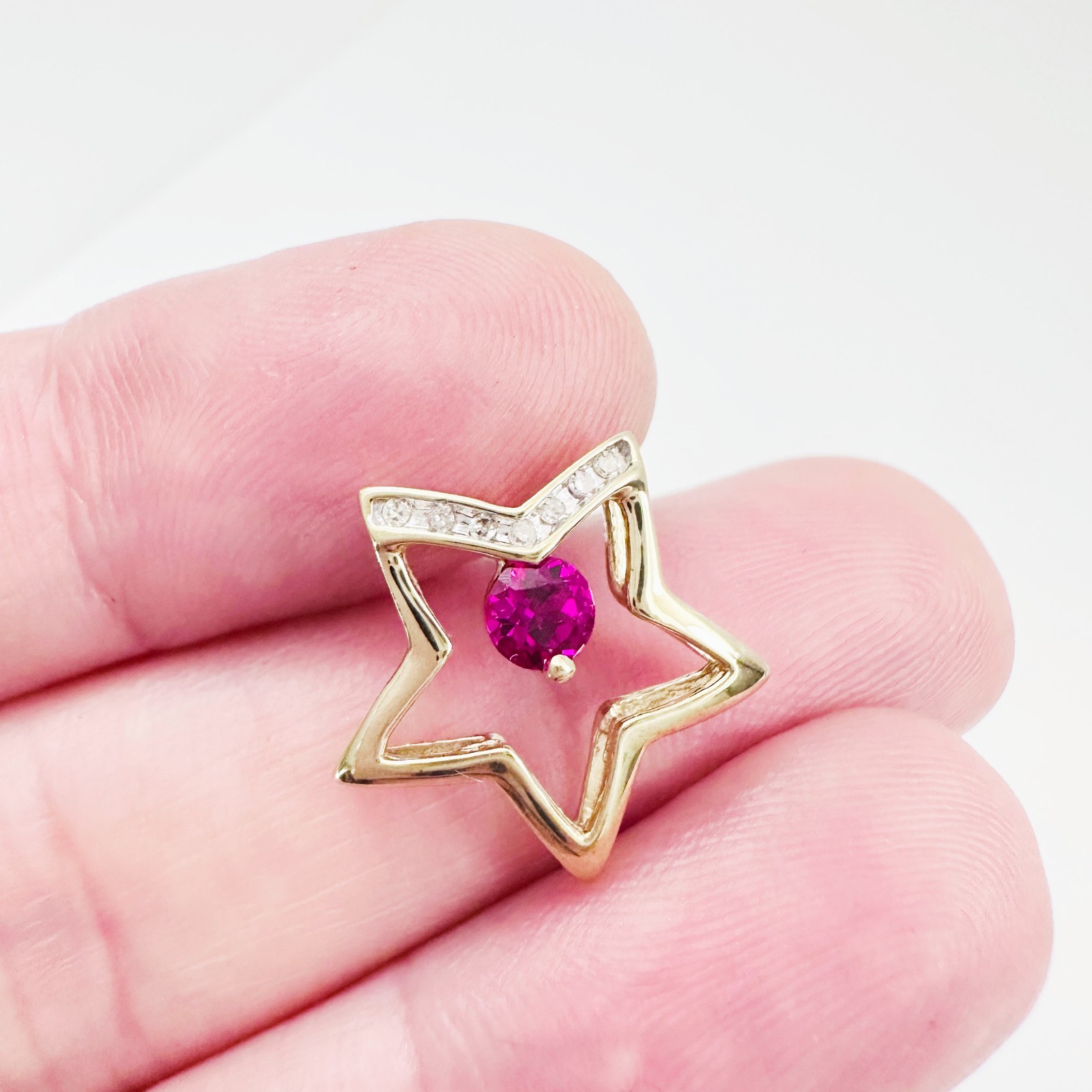 Solid 10K Yellow Gold .25ct Ruby & 7 Diamond Open Star Pendant 16mm, 1.2g
