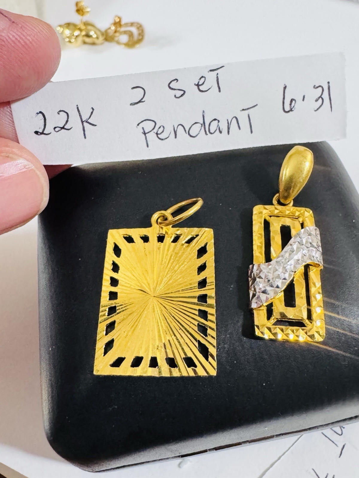 22K 916 22C Real Gold Two Set of Pendant 1 Rectangle & 1 Divine Allah 6.3g