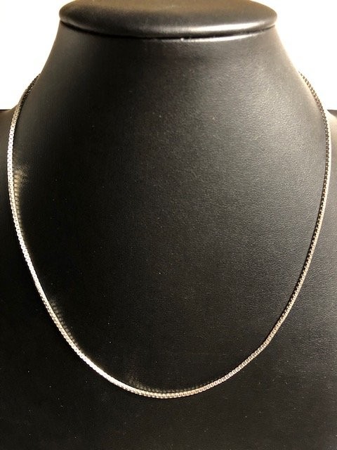 B0932 Sterling Silver Box Chain Necklace 18″ Venetian Chain Fine Jewelry 5.1gr