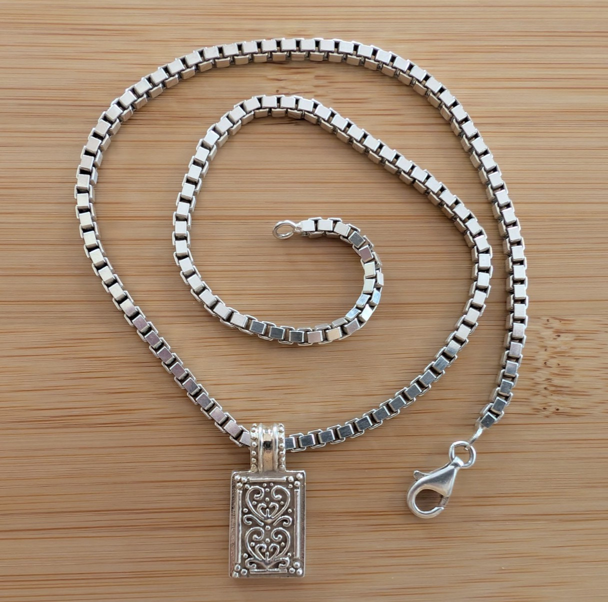 3mm Solid Box Chain 28 grams 18″ Necklace Sterling Silver 925 Heart Charm Italy