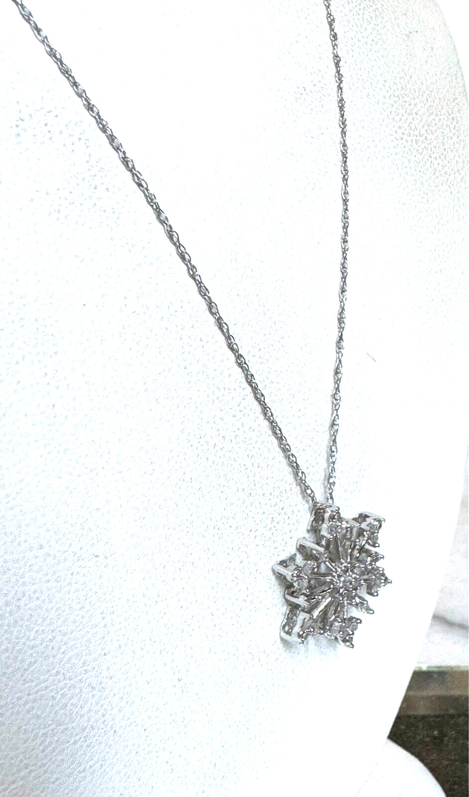 WHITE GOLD AND COLORLESS SAPPHIRE SNOWFLAKE PENDANT NECKLACE