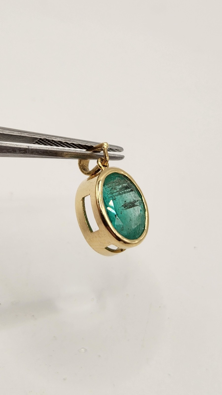 Pendiente en oro de 18k con Esmeraldas Colombianas Naturales 11,20 Cts