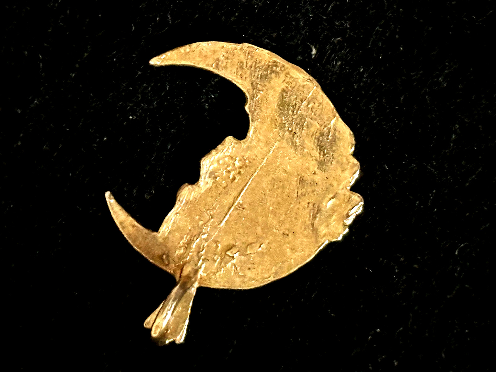 14k Yellow Gold Face in Crescent Moon Pendant Charm 2 Grams