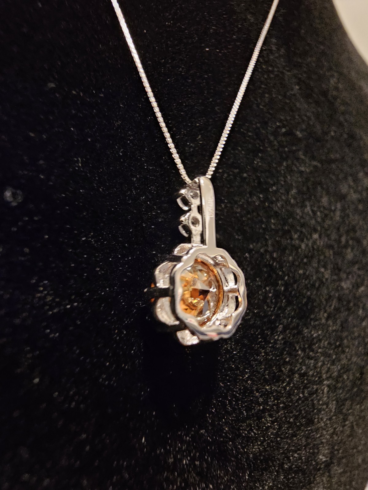 1 Carat Orange Moissanite Pendant AU750 18k White Gold (pendant Only)