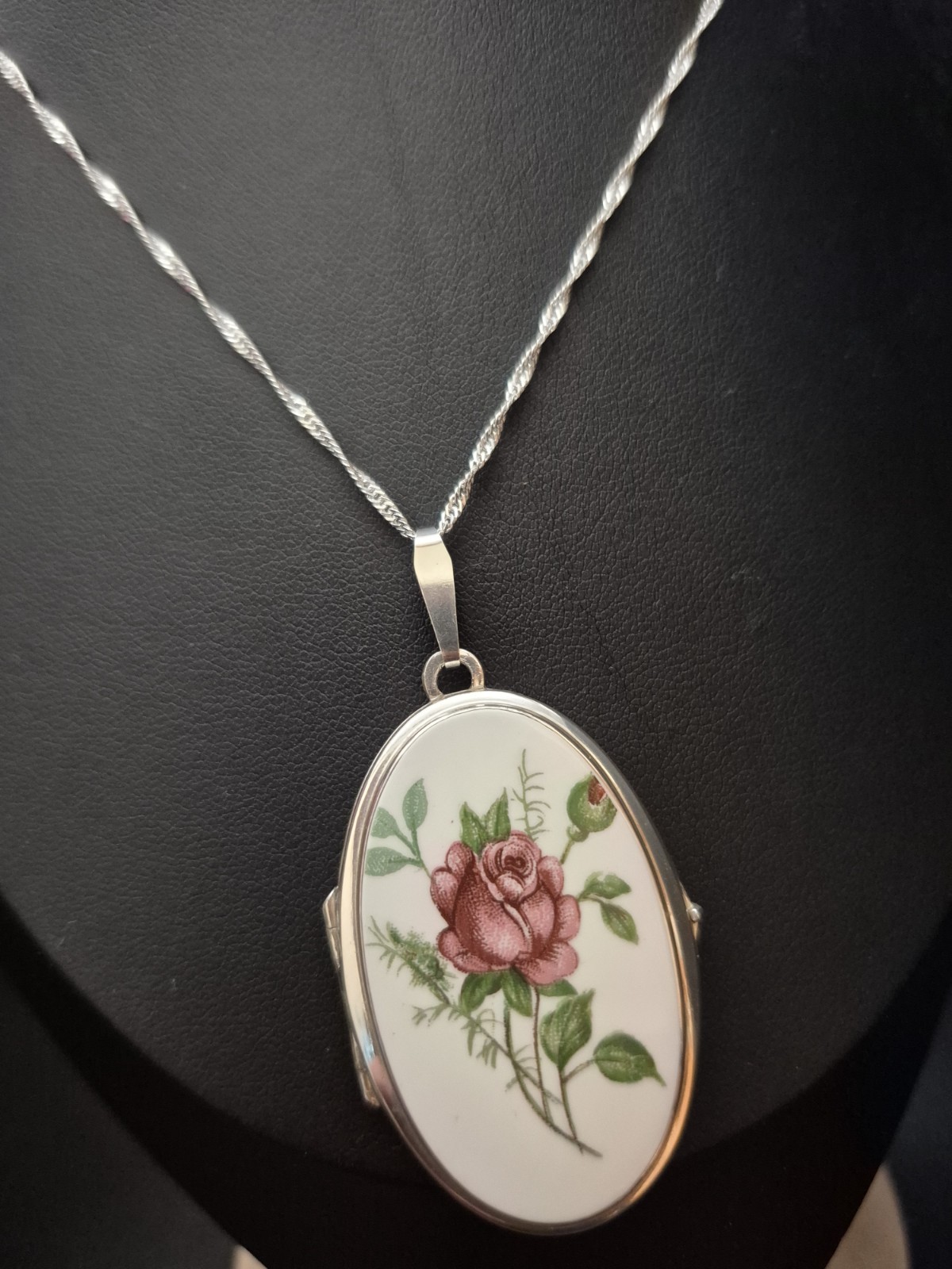 LOCKET – Sterling Silver Enamel Floral Double Photo Locket And Chain. Necklace.