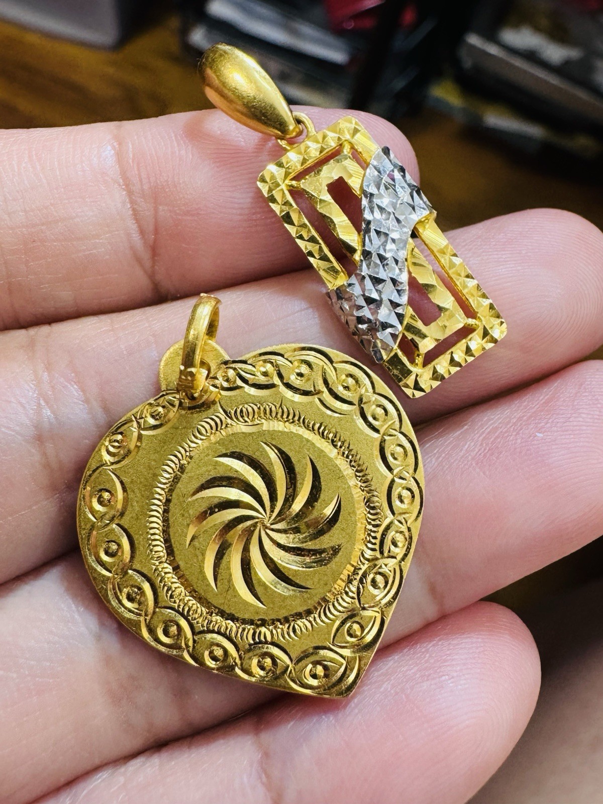 RARE 22K 916 22C Real Gold Two Set of Pendant 1 x Rectangle & 1x Heart 7.73g