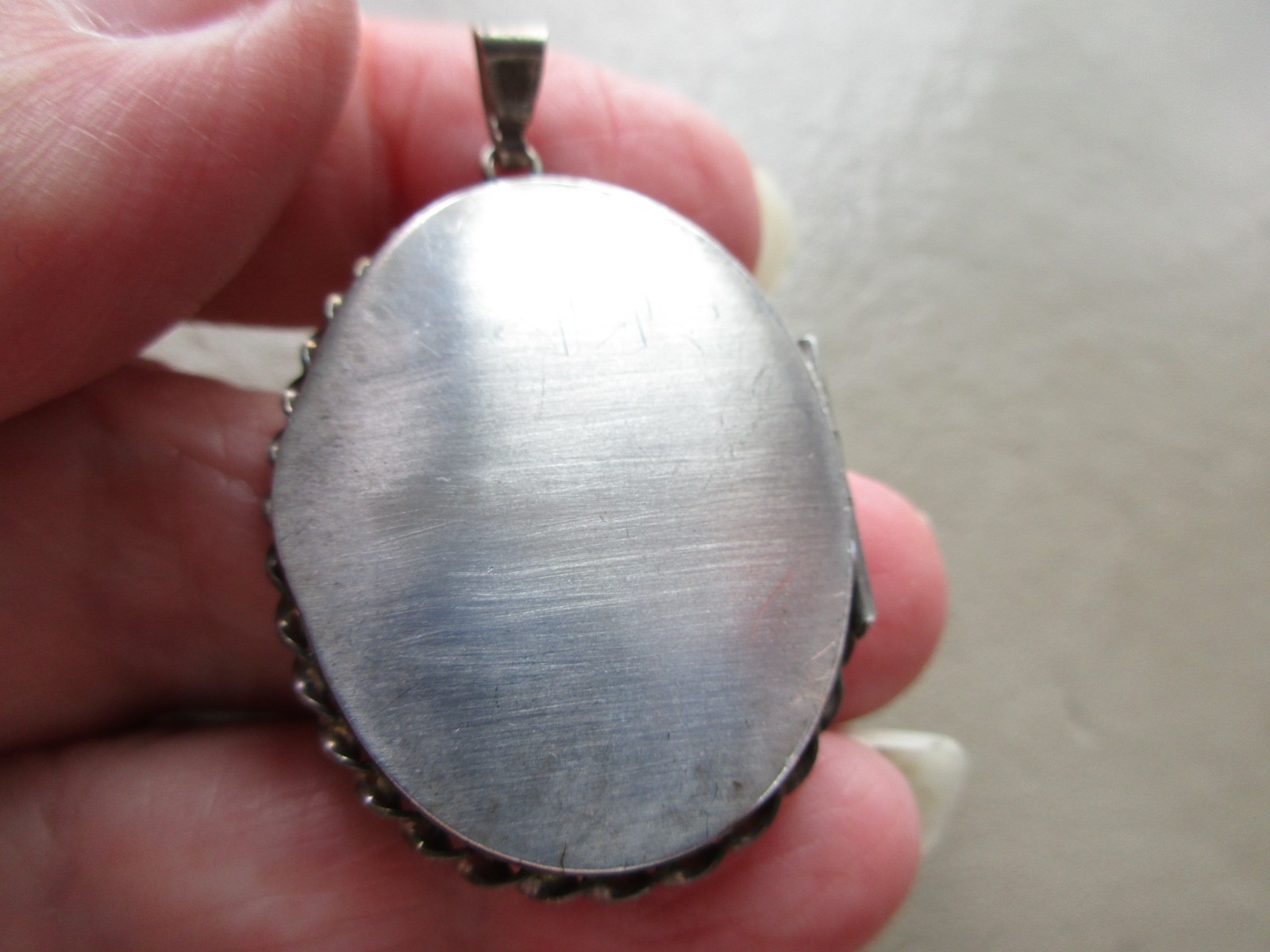 ANTIQUE VINTAGE LARGE UK STERLING SILVER PHOTO KEEPSAKE LOCKET FOB CHARM PENDANT