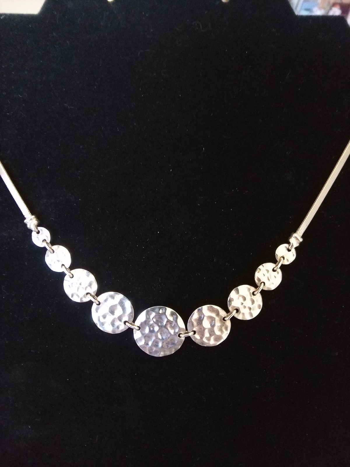 Sterling Silver 925 Hammered Graduated Disc Necklace Herringbone Chain 15″