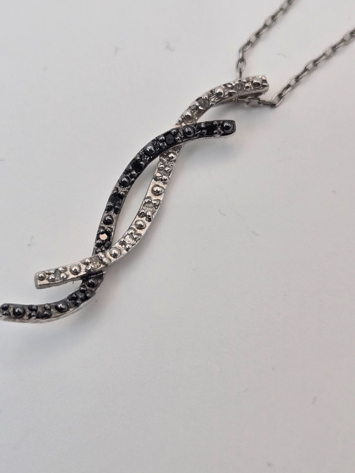 Sterling Silver 925 Black & White Diamond Twist Dainty Modern Necklace 18 inches
